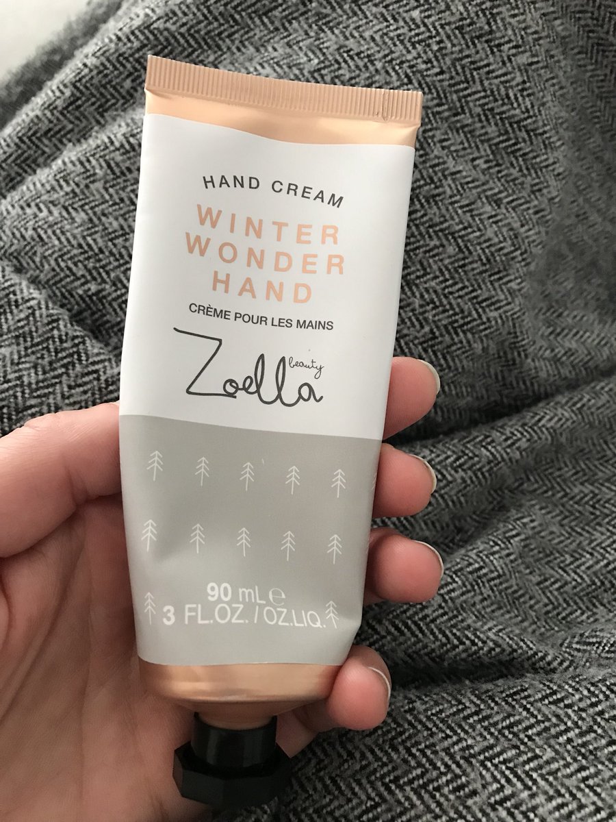 chantellelewis1's tweet photo. Most useful purchase of winter 17/18 ...it’s literally saved my hands. Thinking I might need to stock pile. @Zoella #happyhands #winterwonderhand #zoellabeauty #handcream #smellssogood #beauty #softskin #winterrescue #lesmains #lifestyle #blogger #winterhands https://t.co/cs52zT0QLP