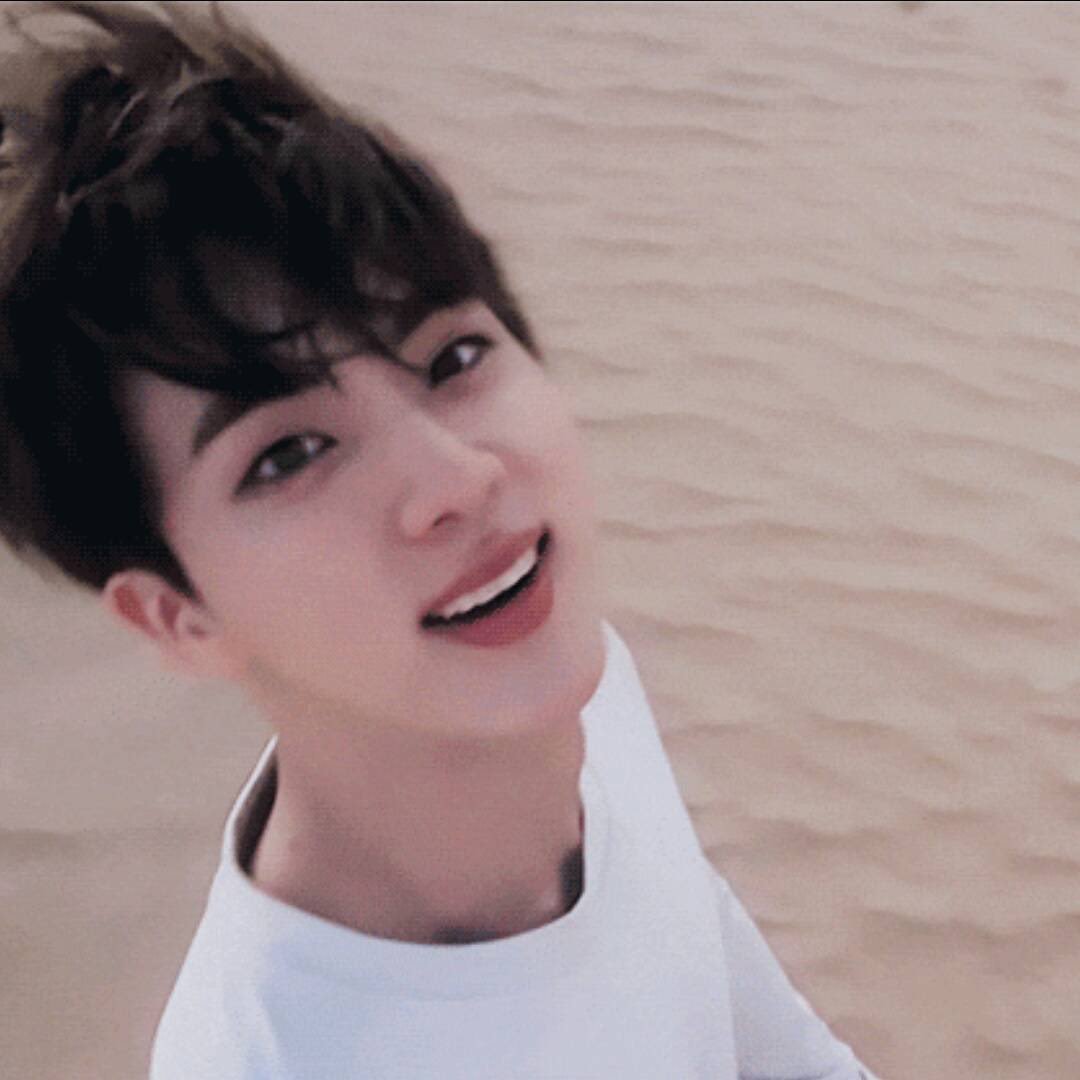 jinspring_'s tweet photo. Seokjin is perfection https://t.co/DAvkptdIyE