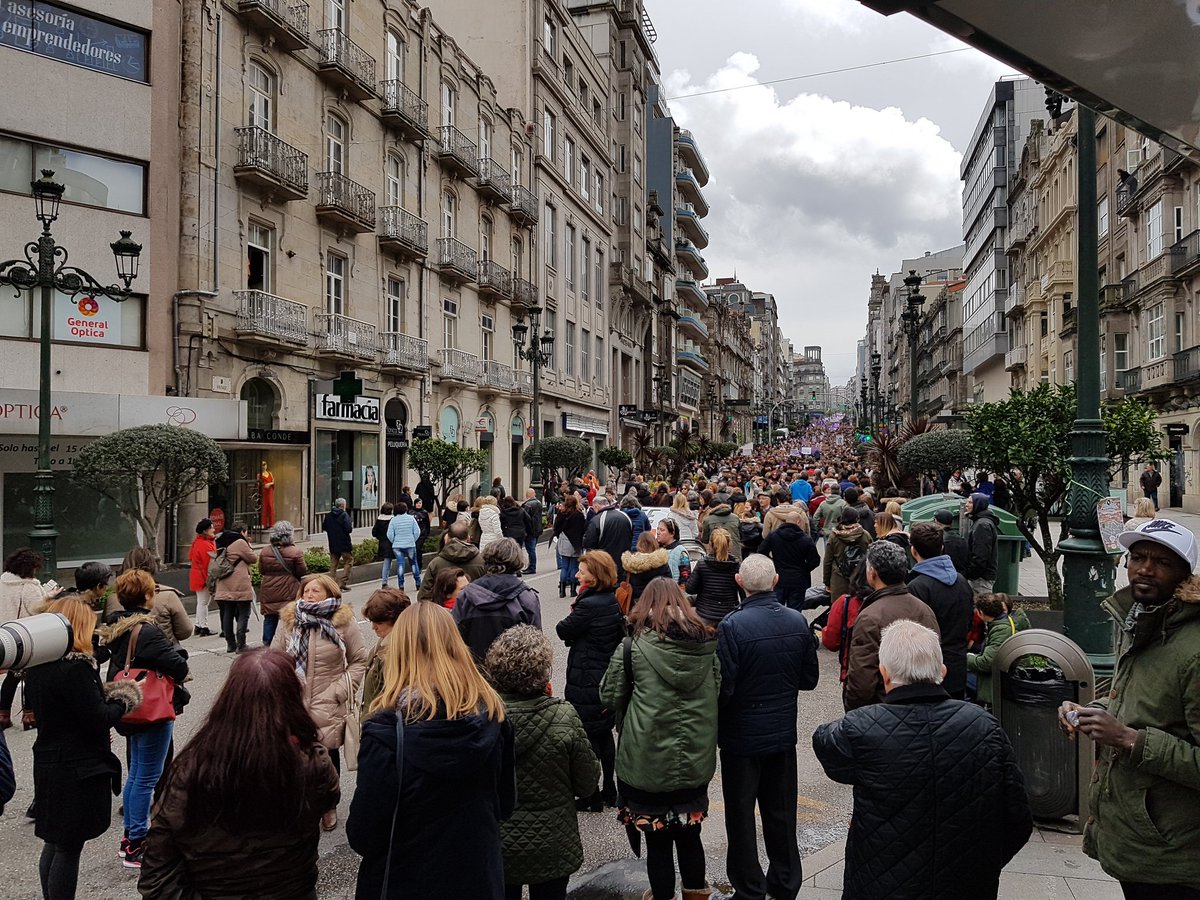 Aquí está, Aquí se ve
O feminismo gallego en pe
#4MVouAVigo 
#igualdade #solidariedade #muller