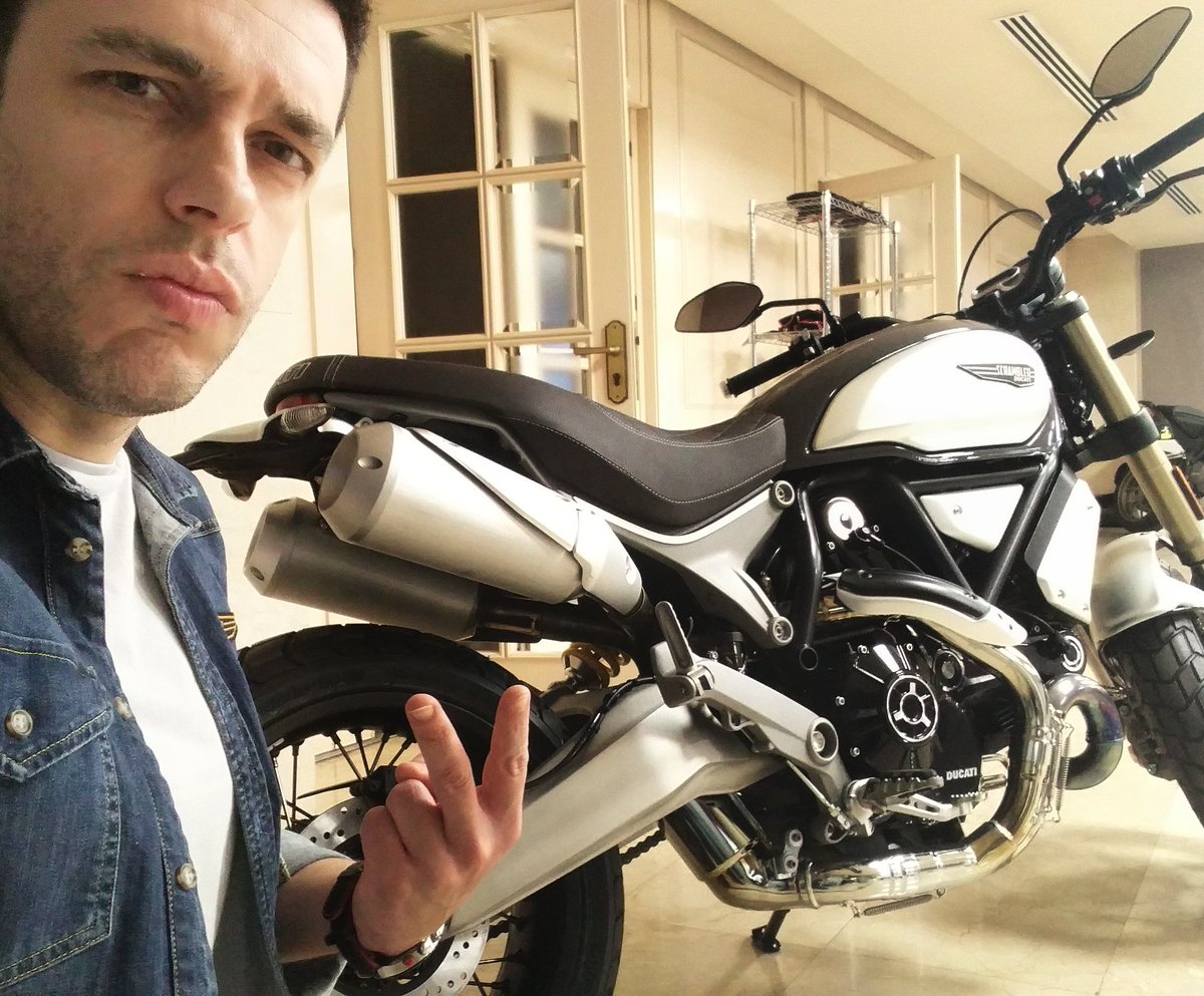 josito_ap's tweet photo. Conociendo a fondo la @scramblerducati 1100. Nos la llevamos a Madrid? #ducatiacademy
#scramblerducati
#DucatiMadrid
#DucatiEsp
#ScramblerDucatiEsp
#DucatiAcademy2018
#Sundayp
#Scrambler1100 https://t.co/7NXrbpfdlL