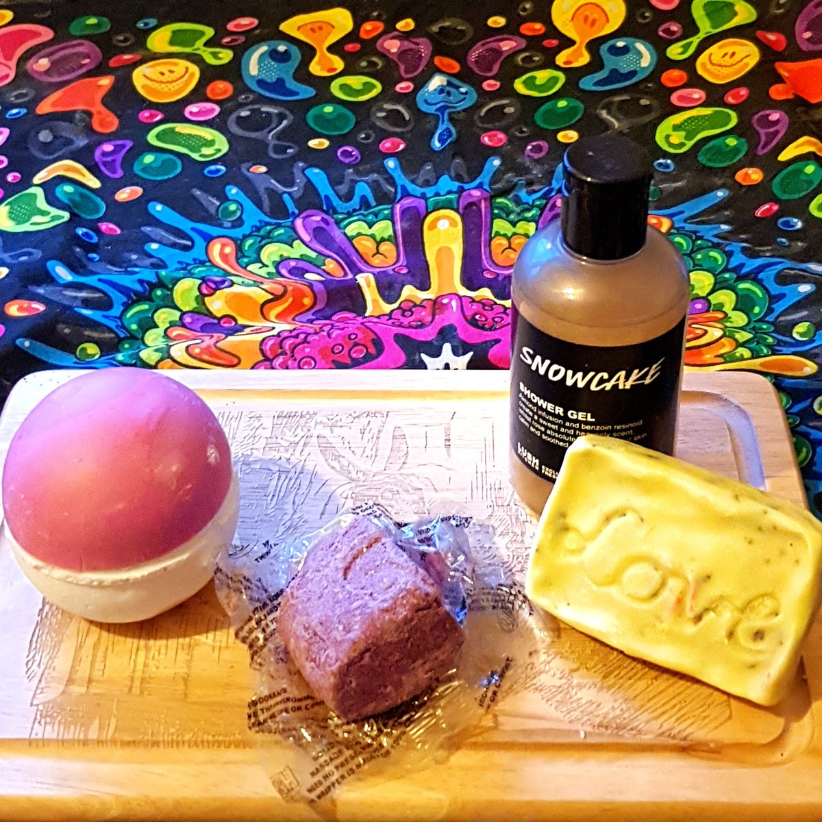 mindfully_lush's tweet photo. Very retro Bathos (2006 or 2008) amongst some of my @LushLtd favs #lush #lushretro #lushcosmetics #lushie #lushtime https://t.co/nmia41LE8r