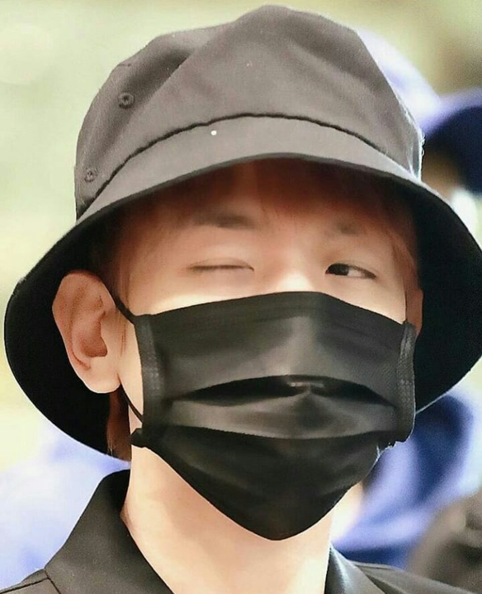 justdoitsoph's tweet photo. #BestFanArmy #EXOL #iHeartAwards @weareoneEXO https://t.co/sodQJXlzFX