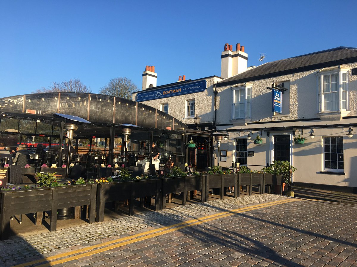 BoatmanWindsor's tweet photo. #sundayroast served all day until they run out. And they are popular! 🍽🍷🍺 #roastbytheriver #windsorsonlypubontheriver Enjoy a @sipsmith hot G&amp;T too! #windsor Home of the #royalwedding https://t.co/nZiruuvb3l