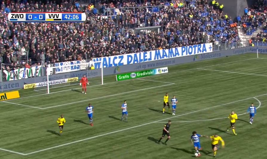 🙏 | De fans van PEC Zwolle leven mee met spits Parzyszek.

'Blijf vechten, moeder van Piotr.'

#zwovvv 
foxsports.nl/liveblog/20180…