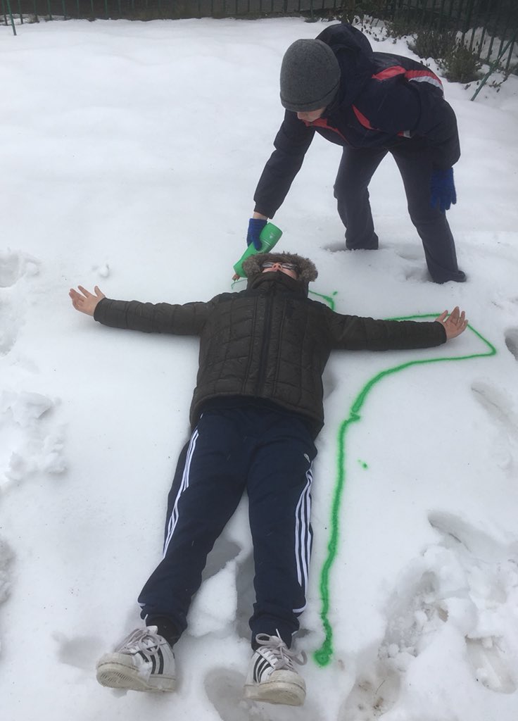 StSaviourCF24's tweet photo. @rectorneath @LlandaffDio Now for a spot of collaborative work! This was all their own idea... #workingtogether #gettingcreative @Geraint_Cerdd @pohare #lent18 #snowday18 https://t.co/PVhQ0XncFl