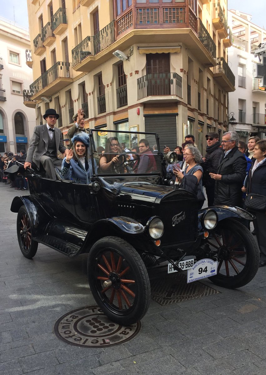 nuriaescalona's tweet photo. Alguns moments del @rallisitges 2018 al seu pas pel Cap de la Vila. #sitges #sitgetanisme https://t.co/oypIqL32uq