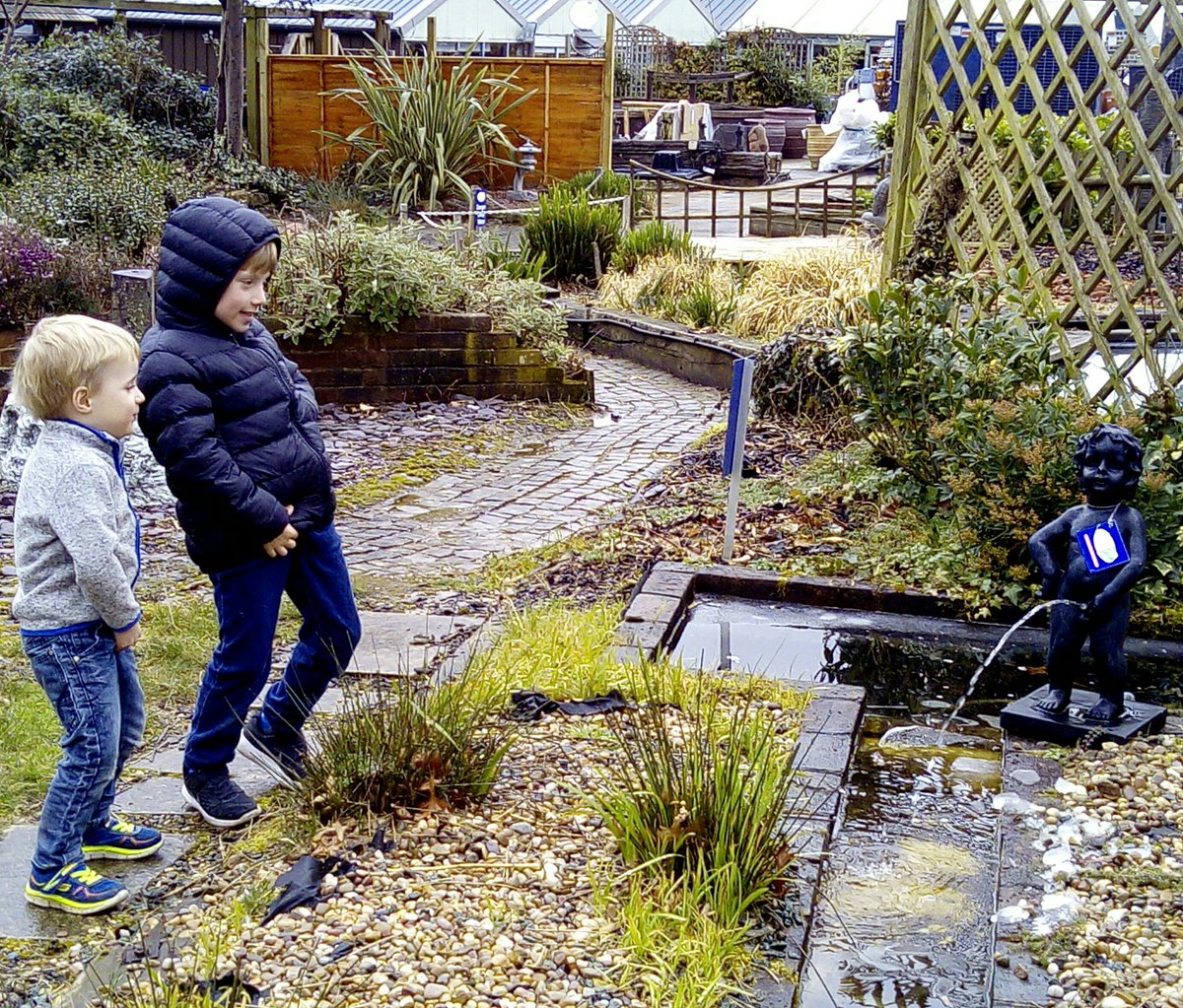 AverageJane8's tweet photo. Tip #113 boys will be boys #weeingstatue #whatdotheyexpect https://t.co/YnuWcjwZgL