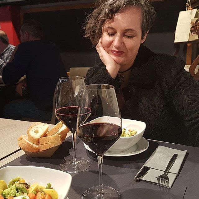 Sunday, times of memories with a dear friend who took this photo, @roberta__rinaldi • • • • • #wine #vino #winelover #winetasting #winetime #instawine #winery #foodgasm #redwine #vinho #winelovers #vin #yum #wineporn #wineoclock #eat #foodpic #dinner #foodpics #lunch #wi…