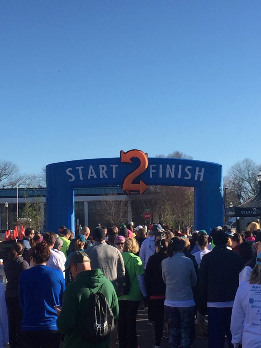 LucasMcFadden79's tweet photo. A great run for the fantastic @ELPofYorkCounty Helping to put books 📚 in the hands of kids - literally one step 🏃🏻♂️at a time #Run4Reading @comporium @cn2news @WRHI @YorkCountyNG @F3RockHill https://t.co/p68tbTmFZ7