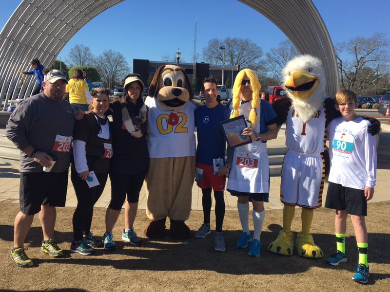 LucasMcFadden79's tweet photo. A great run for the fantastic @ELPofYorkCounty Helping to put books 📚 in the hands of kids - literally one step 🏃🏻♂️at a time #Run4Reading @comporium @cn2news @WRHI @YorkCountyNG @F3RockHill https://t.co/p68tbTmFZ7