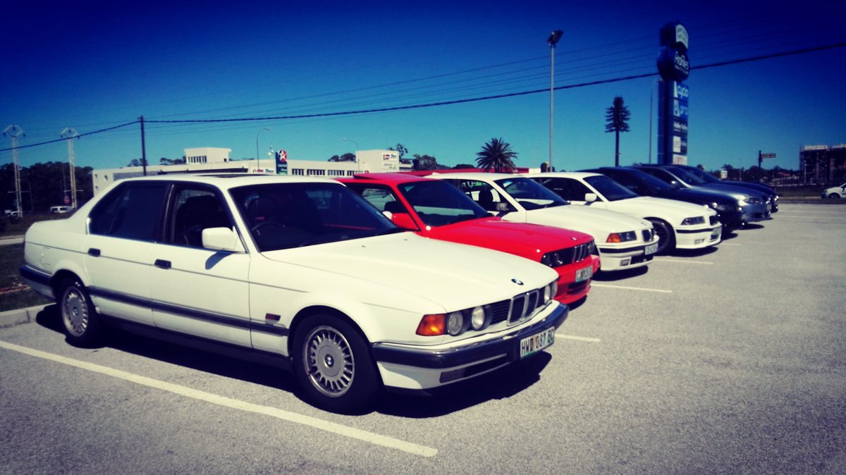 torque_dirty's tweet photo. Ignoring the odd one out (the e32) we had an example from each generation of the 3 series from the e30 to the f30. 

#bmw #3series #e30 #e36 #e46 #e90 #f30 #7series #e32 #bmwclub #sundaythings https://t.co/GHFcBEW0Ia