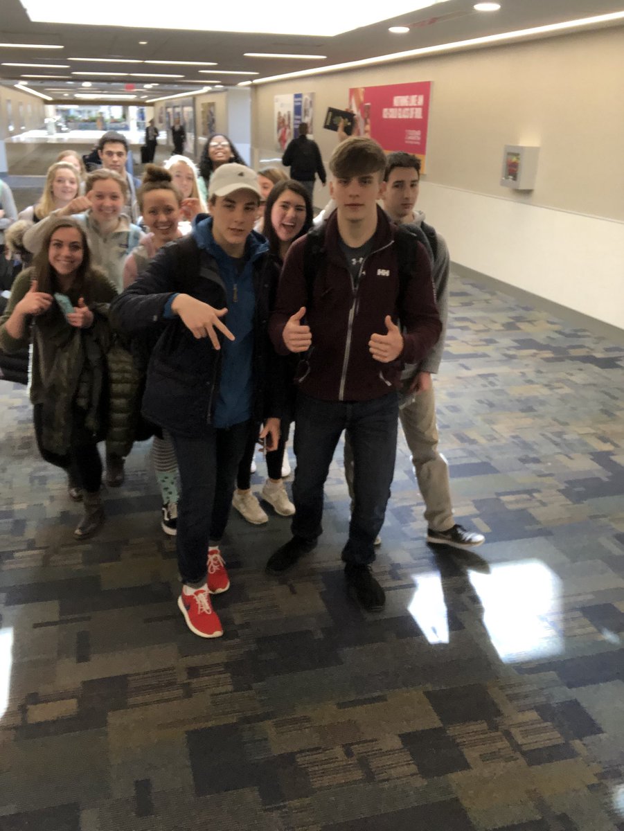 NAIntlPrograms's tweet photo. #NAFrenchExchange made it safely from ORF 🛫to CDG 🛬  Que la compétition des photos commence, #NASpanishExchange ! https://t.co/pQfWulF1fc
