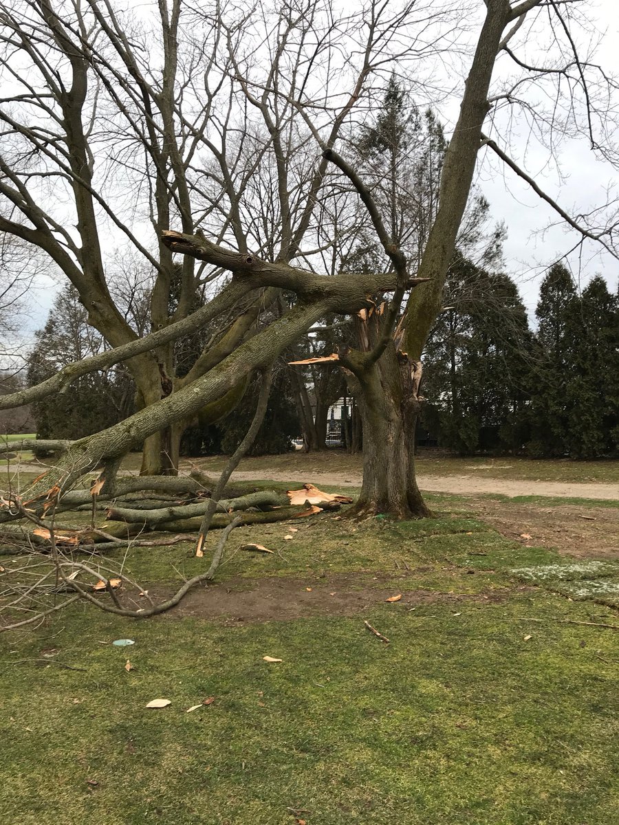 hcc_super_1910's tweet photo. Lots of downed debris and flooding rains from Friday’s nor’easter. Later winter cleanup 2.0 ahead after the course was spotless but we’ll #giturdone! https://t.co/IwlF4yKB6X
