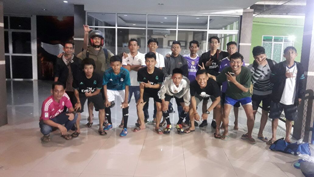 prmi_solok's tweet photo. #DokumentasiPRMI
Kegiatan PRMI SOLOK semalam
#FunFutsalPRMI dan #NomadPRMI
Ayo bergabung bersama kami menjadi MADRIDISTA SEJATI π
cc @Madrid_Indo
#HalaMadrid #VamosPRMI #VamosMisol https://t.co/Zazm3W273Z