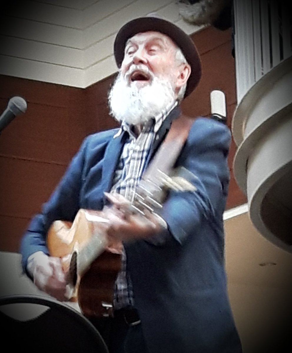 TheRollingArtSt's tweet photo. The kids loved yesterdays live music by @MelissaPayneM @KateSuhr and of course @FredPenner #Landsdowneplace 😍 https://t.co/XOCnzh6u7D