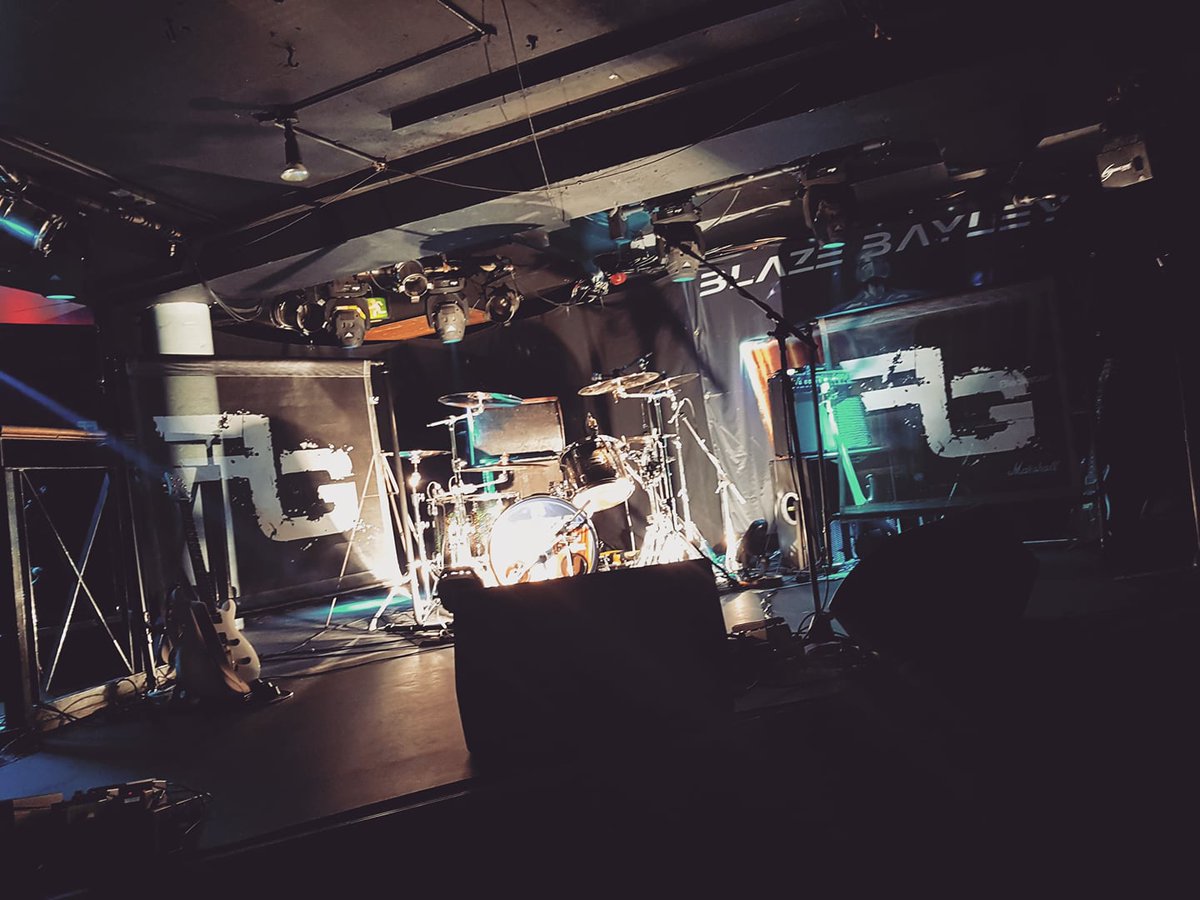 London <a href="/TheUnderworld/">The Underworld</a> you proved why everyone loves playing here! Thank you to everyone who came down early to catch us, the room was packed 👊
See you all in Carlisle <a href="/EmbersRockBar/">Couldbe Mightbe</a> on the 8th &amp; <a href="/MancAcademy/">Manchester Academy🐝</a> on the 9th 🤘