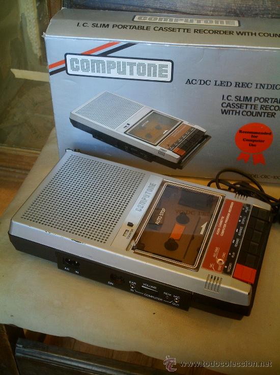 esRetrogamers's tweet photo. Si solo teníais disquetera seguramente os hicisteis con alguno de estos cassettes #Computone para cargar los juegos. La velocidad del sonido desde la innovación analógica 100% portable. (Sí, ahora parece un grabador de emergencia de central nuclear, pero era lo que había). https://t.co/NreVi9zMtS