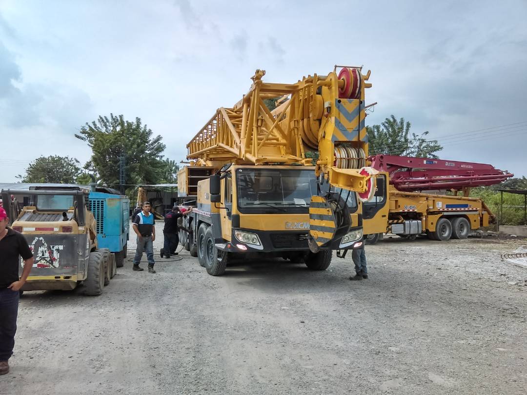 MppopMerida's tweet photo. #sab03 director @MppopMerida @carlospmerida supervisa el traslado de grúa telescópica desde la obra construcción puente chama ll a la planta eléctrica Luis Zambrano municipio Alberto Adriani @MppObras #juntopodemosmas @NicolasMaduro @JEHYSONGUZMAN @VyCSucre_MPPOP https://t.co/jNuF6V4nsd