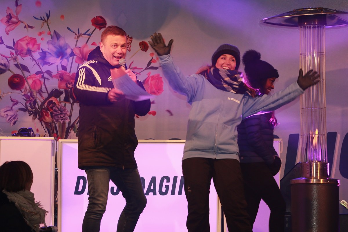 RodeKruis's tweet photo. Wat een dag! De #IJsdaging in #Eindhoven gister was geweldig. Met onder anderen @marktuitert, @GersPardoel, @helgavanleur en vele enthousiaste schaatsers hebben we ruim 23.000 euro opgehaald voor rampbestendige scholen op #Haiti. Met grote dank aan alle deelnemers! #schaatsen https://t.co/nFussss83w