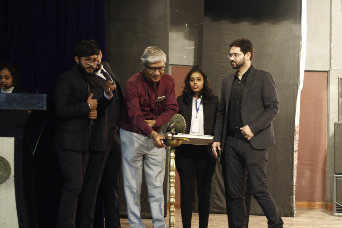splenorlpu's tweet photo. Clicks from the event Eduqeto-Educate India .
Guest Lecture on Art Of Thinking and power Of Decision making #Eduqeto #HastagSplenor #Splenor  #Educate_India https://t.co/LStczyoYmy