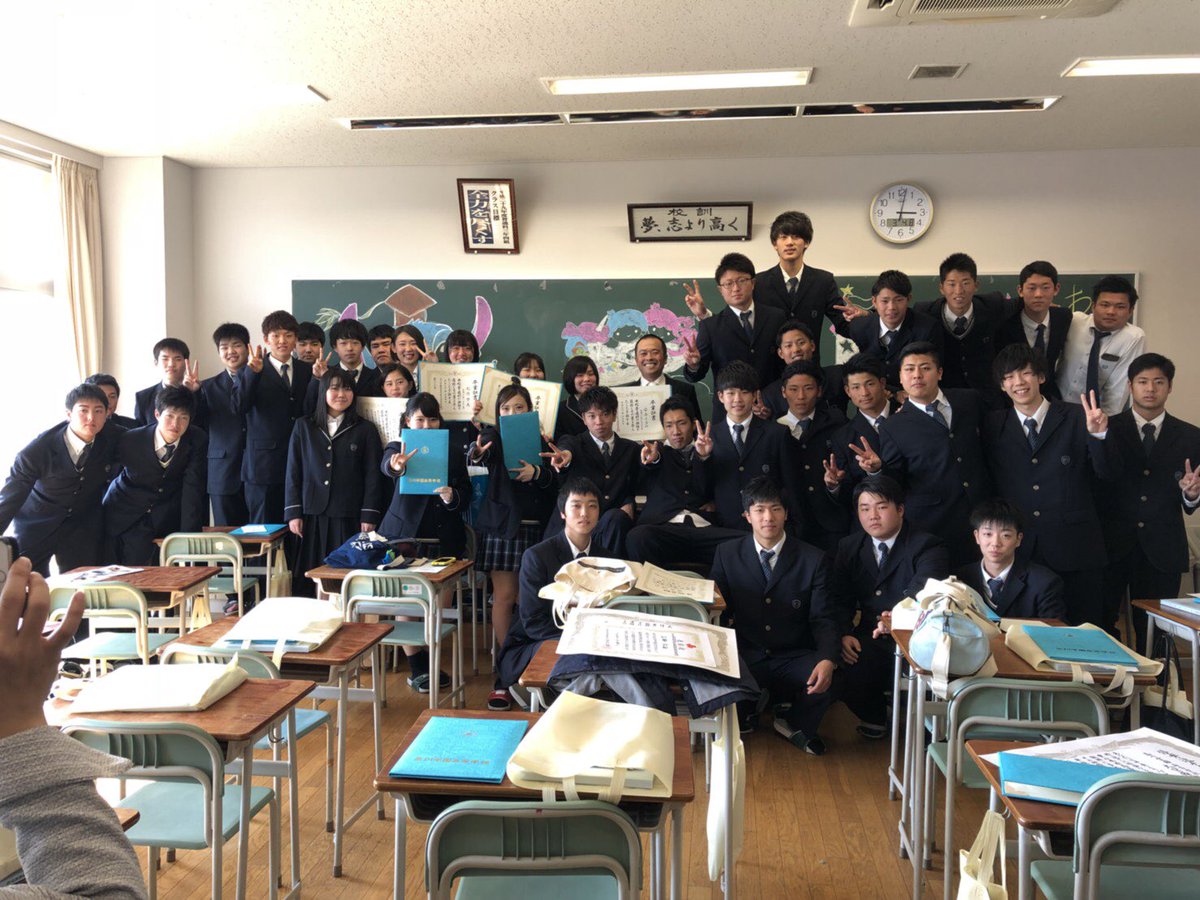 9Koushi89's tweet photo. 高川学園卒業しました！
波乱万丈な3年間でしたがとても楽しい充実した3年間でした！

高川学園に入学してとてもいい先輩に出会えてとても成長出来ました！

市成くんに会えなくなって寂しくて泣きそうです♡ https://t.co/8Sken9yd8d