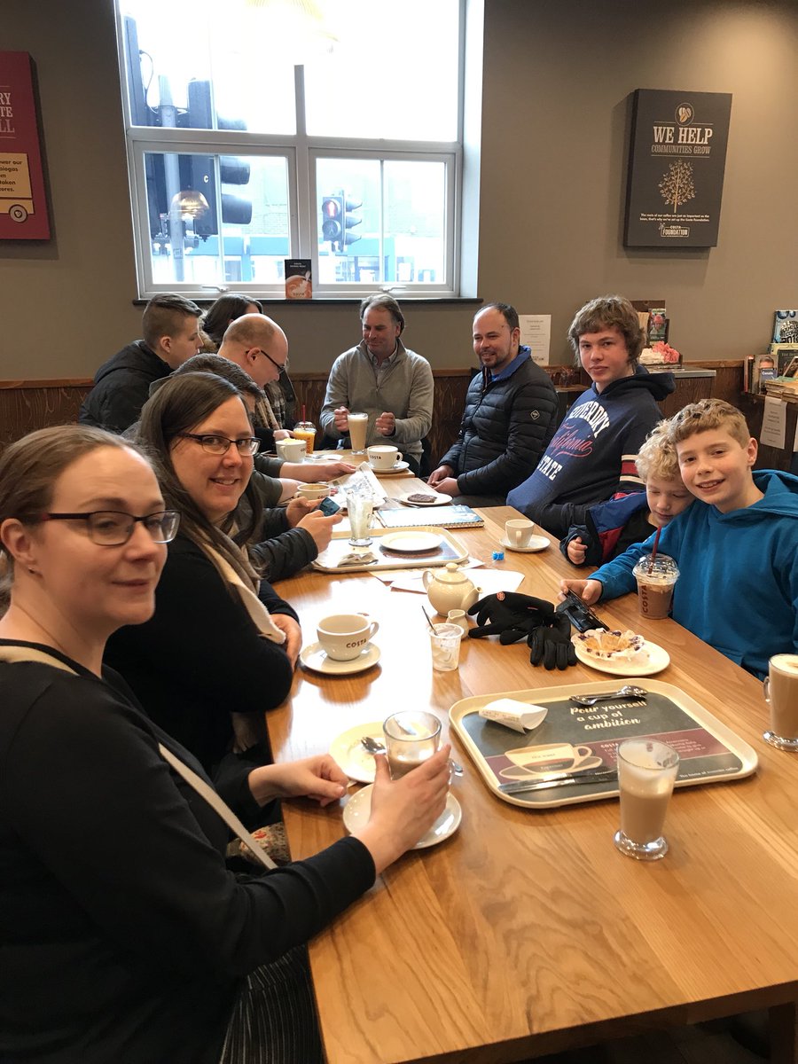 bazzuka1966's tweet photo. Revive church Goole family round the table after church this morning! @lizgreen100 @ReviveChurchUK https://t.co/kjgkKte8Zj
