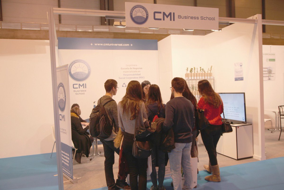 cmi_bs's tweet photo. Jóvenes sensibilizados por la #economiacircular se interesan por los programas de formación y #mba en #rsc de #CMIbusinessSchool en la #SemanaDeLaEducacion! ♻️ Juntos podemos lograrlo! #sostenibilidad  #emprendimiento #PactoMundialAmbiente #madrid #ForodePostgrado2018 https://t.co/zlKntejRDd