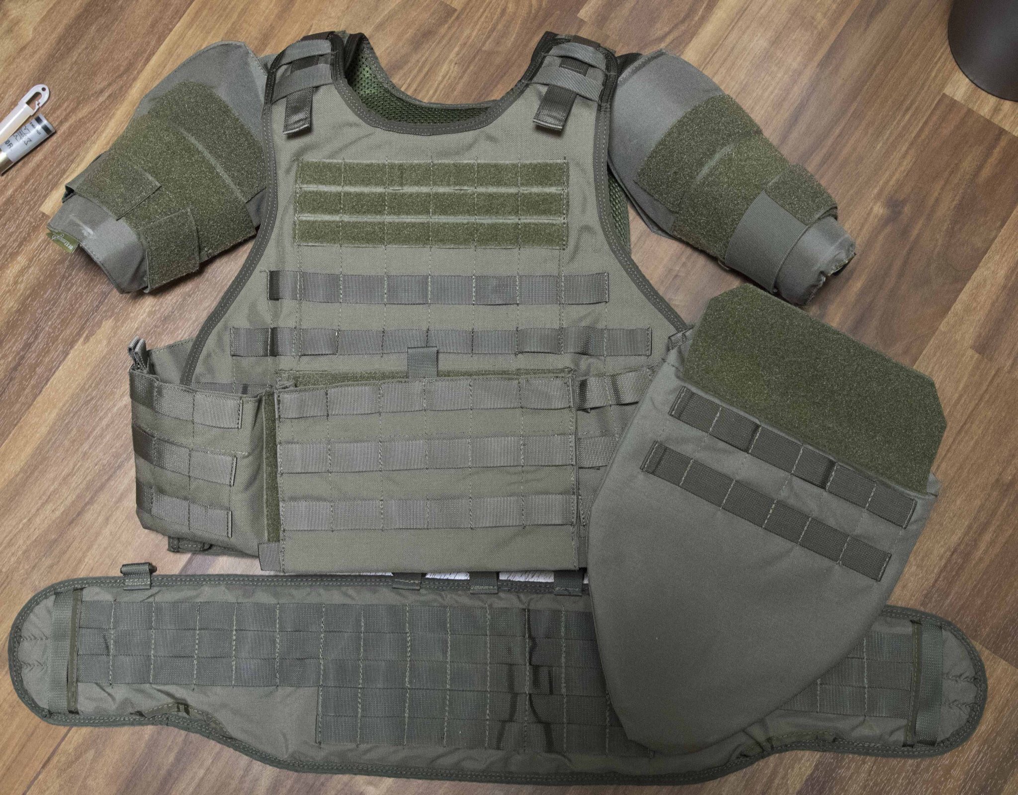 Flyye Industries プレートキャリア　ショルダーアーマー付き　M FLYYE Fast Attack Plate Carrier GEN 1 RG : ジーリーショップ