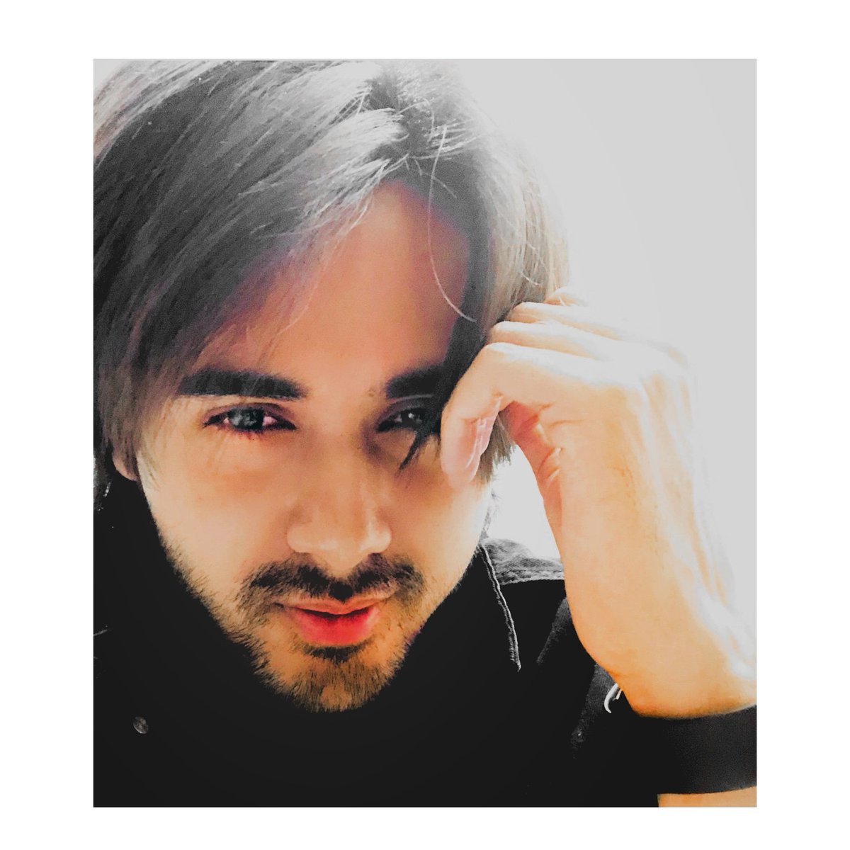 LiteraryMOON_'s tweet photo. Boyyyyyzzzzz on fire🔥🔥🔥🔥🔥

👅👅👅

#ShaheerSheikh #randeepRai 
#YehUnDinonKiBaatHai #KRPKAB https://t.co/UHl7wvcUkI