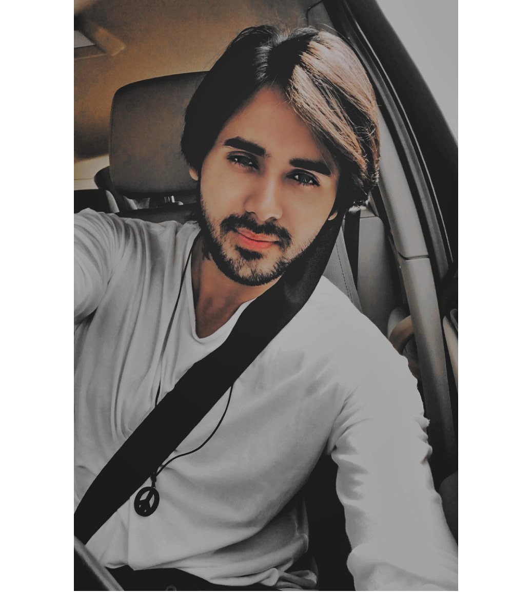 LiteraryMOON_'s tweet photo. Boyyyyyzzzzz on fire🔥🔥🔥🔥🔥

👅👅👅

#ShaheerSheikh #randeepRai 
#YehUnDinonKiBaatHai #KRPKAB https://t.co/UHl7wvcUkI
