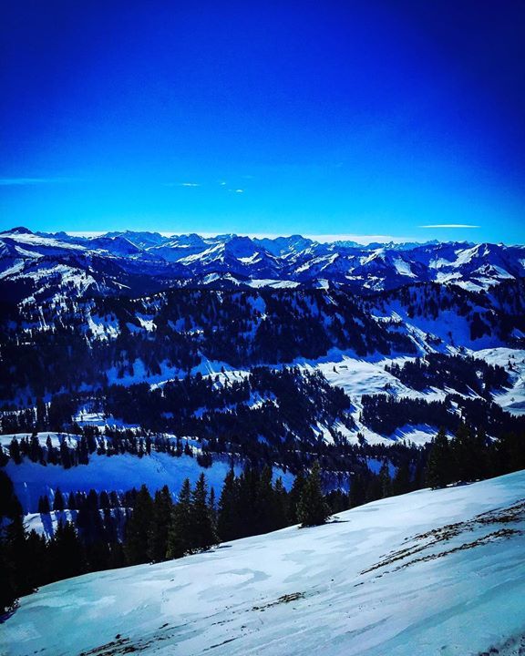 flynglide's tweet photo. Heute auf dem Hochgrat - Kaiserwetter und im Gegensatz zu den letzen Tagen fast T Shirt Wetter 😂
Was habt Ihr an diesem schönen Tag gemacht?
.
.
.
#allgäu #allgäufotos #allgäufotograf #allgäufotografie #bergfotos #bergphoto #bergsteiger #bergfotos #bergfotografie #mountainph… https://t.co/h8luTbYOdC