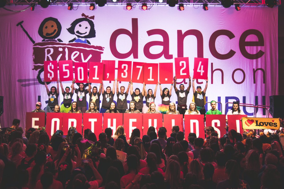IUIndianapolis's tweet image. Last night, @iupuidm Jagathoners 💃🕺 raised more than $500K for @rileykids! That’s a lot of miracles. ✨✨💕💓👯‍♀️  #Jagathon