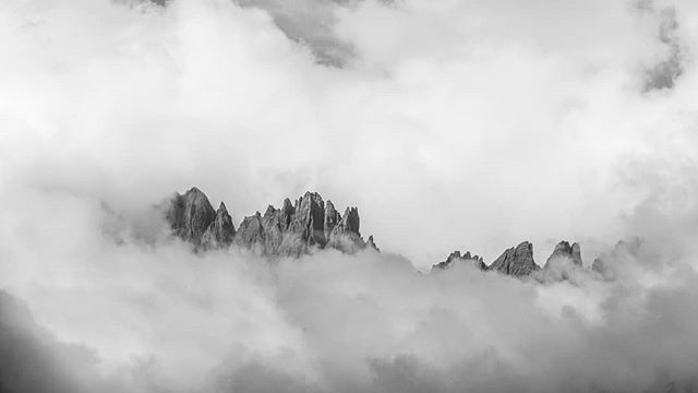 flousentimental's tweet photo. Frameset

#landscapes #mountains #randonnees #montagne #hiking #hikers #trekking #trek #queshua #scarpa #scarpashoes #icebreaker #uniqlo #decathlon #flousentimental #igfrance #igers #french #frenchphotographer #therawcode #snow #blackandwhite #blackandwhitephotography #noire… https://t.co/9WuBXvKHVJ