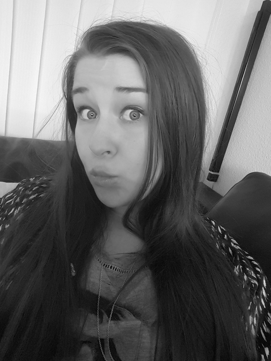 madmalika_'s tweet photo. I may or may not... be a weirdo! Miss you guys <3 https://t.co/J1n0blqkTN