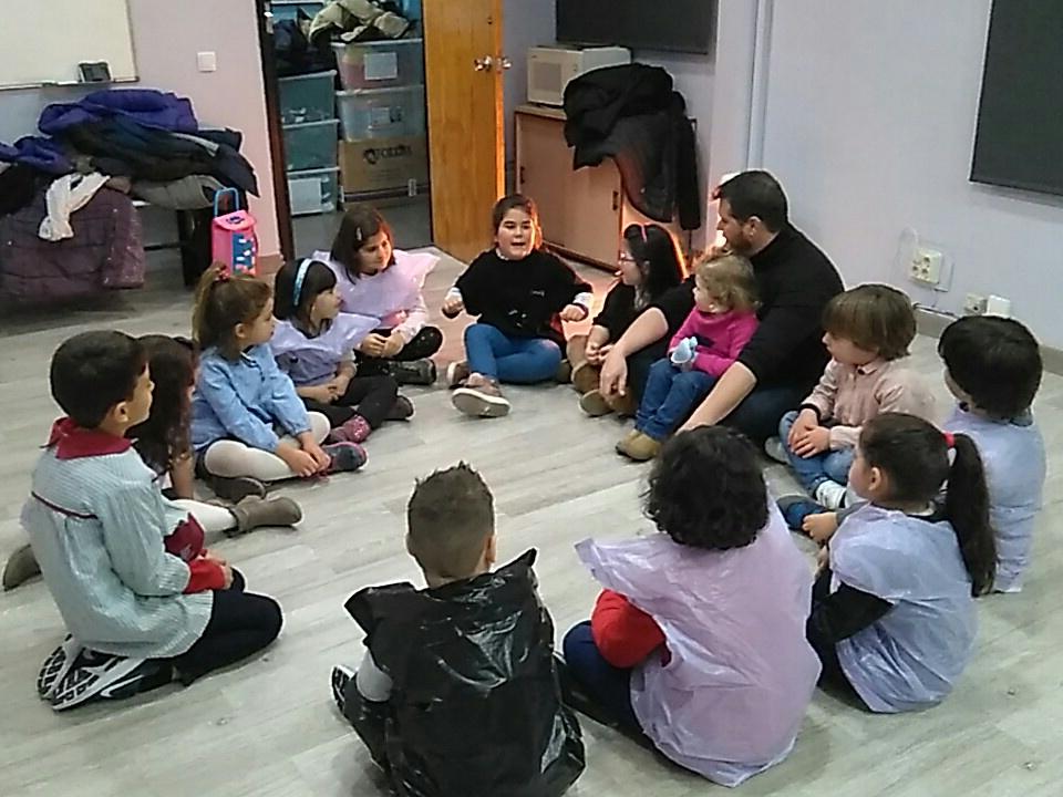halconesamistad's tweet photo. Terminamos la semana haciendo muñecos de nieve ⛄⛄ https://t.co/pmen8q1r2X