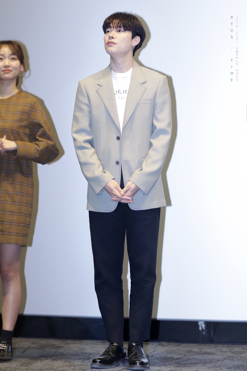 2018.03.01 #리틀포레스트 무대인사
#류준열 #ryujunyeol

cfile6.uf.tistory.com/image/99C7C736…
cfile8.uf.tistory.com/image/993B7A36…
cfile21.uf.tistory.com/image/99BB4D36…