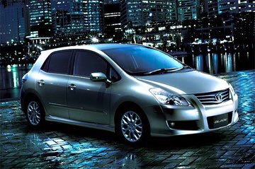 好き勝手に車を語るアカウント トヨタ ブレイド オーリスの上級版 ショート プレミアムがコンセプトで日本の道路事情にフィット 小さいながら2 4l直4搭載で結構速い 途中で3 5l V6 280馬力の ブレイドマスターを追加 流石にキャラ設定を見誤りすぎかと