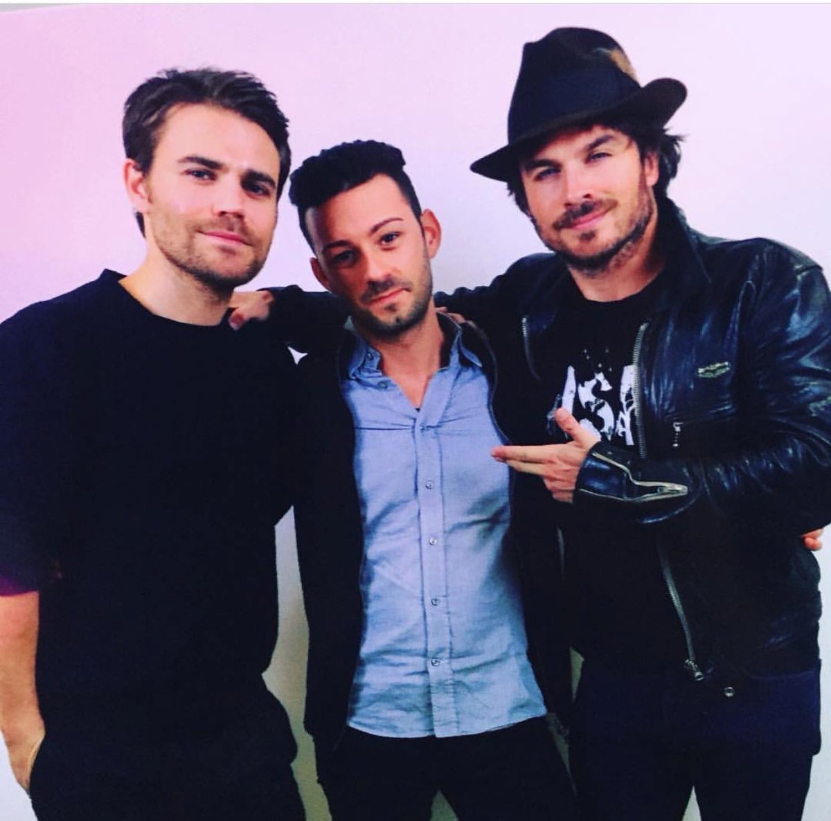 OriginalsDaily1's tweet image. 📸| Ian Somerhalder and Paul Wesley with fans at the Convention #GoodbyeCon in Milan,Italy. 🇮🇹