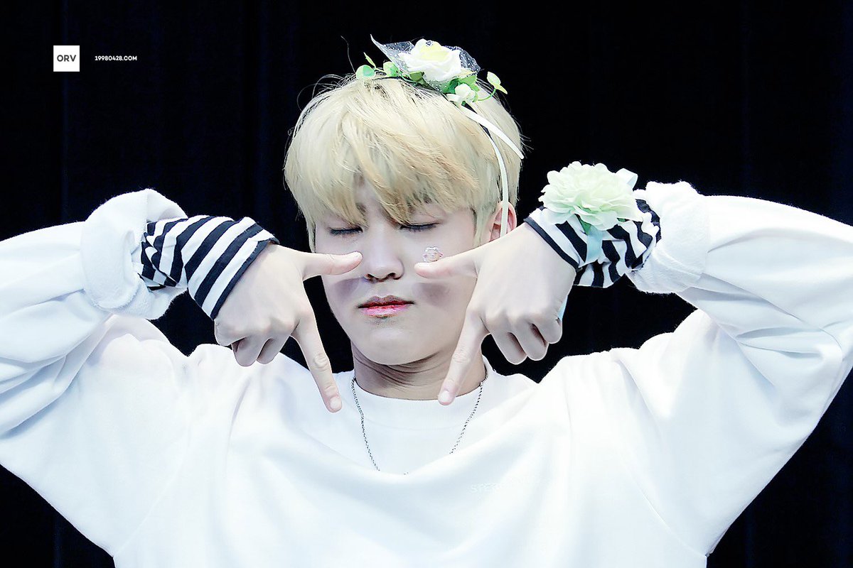 19980428_com's tweet photo. 170304 일 년전,, 대한민국을 흔들었돈,,, TT,, 유비니도 해찌요,, ㅋㅋㅋㅋㅋㅋㅋㅋㅋ #마이틴 #송유빈 https://t.co/X9MFDYxht1
