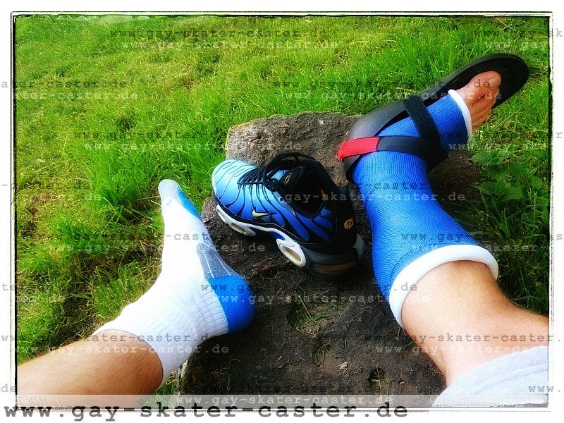 GaySkaterCaster's tweet photo. 2015-05 slwc
Broken leg in a #blue short leg cast with a walking shoe. Went out in this #fibercast #slwc with #castshoe a lot, visited friends and publicked every day. I was really proud to show my cast and long toes.
04 Mar 2018: video added
https://t.co/mkhgKrNtBT https://t.co/Si7RPp1pgC