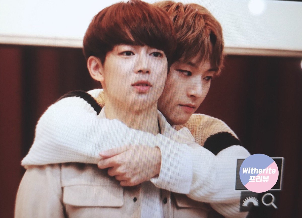 Mimeow213's tweet photo. Yesss #RoChan #DaSeong #JaeSeong #SF9 💙💕 https://t.co/5znIUCjMQy