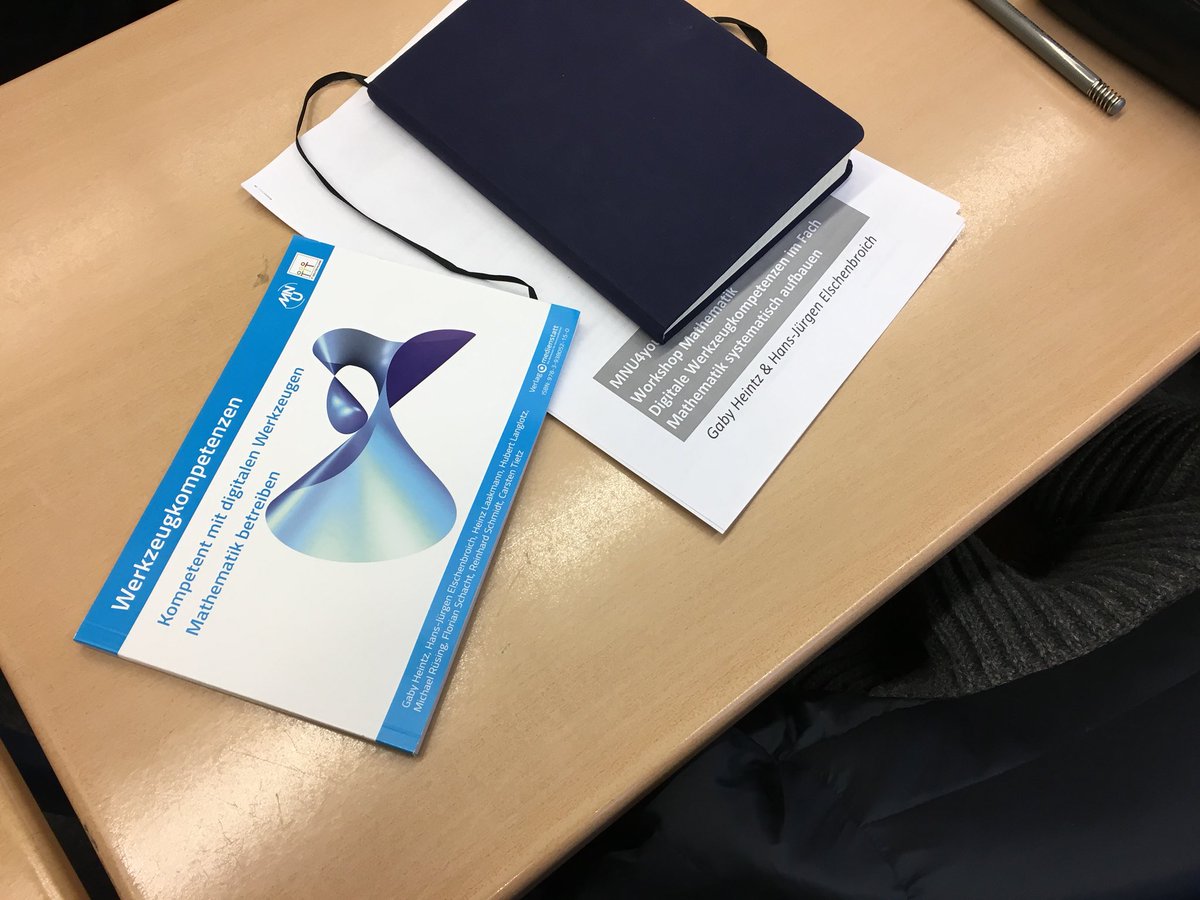 HeintzGaby's tweet photo. #MNU4You ein tolles neues Format für #MNU . Weiter so. Hier Impressionen aus HH #Math4You @rainer_kunze https://t.co/ieY0q4zNWG