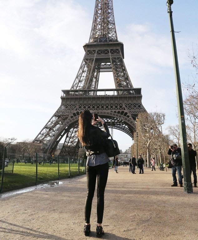 kendallbehills's tweet photo. Mi hanno paparazzata a Parigi. 
@jaybehills stalker https://t.co/QA5aKKGyay