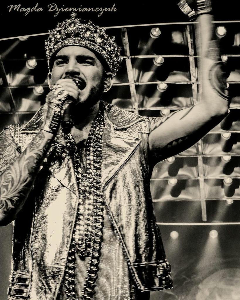 AdamLambert_INA's tweet photo. https://t.co/eiEtT5z2mn @adamlambert π€ π€ #AdamLambert #Queen #BrianMay #RogerTaylor #Melbourne #NightOne #Australia #RodLaverArena #DanityGroup https://t.co/zbtDBAIpQF