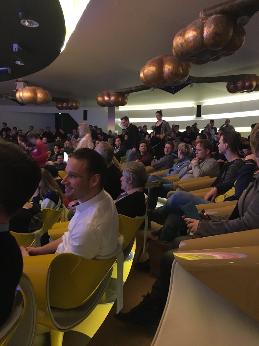 Volle bak bij de uitreiking. De spanning stijgt! #tww2018# Tweewieler