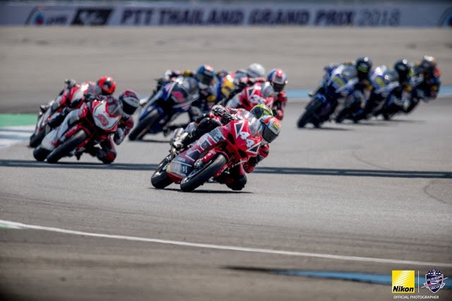 หญิงเหล็กคันเร่งดุโบกธงไทย!!! มุกข์ลดา แชมป์ AP250 #arrc #ARRC2018 #ap250 #ChangInternationalCircuit

bric.co.th/arrc_article.p…