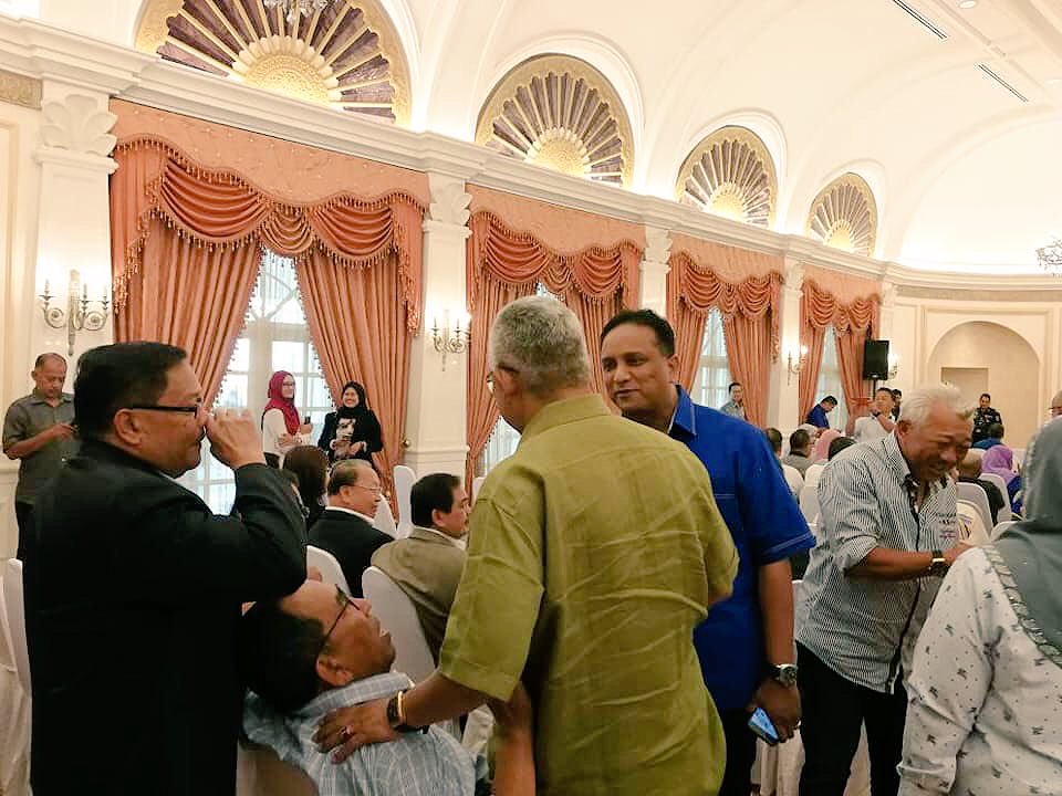 MyBPLN's tweet photo. Sekitar Mesyuarat Pre-Council Ahli Dewan Rakyat dan Ahli Dewan Negara yang dipengerusikan oleh YAB PM @NajibRazak di Seri Perdana, Putrajaya petang tadi. @reezalmerican72 https://t.co/6FC5KRNZ7W