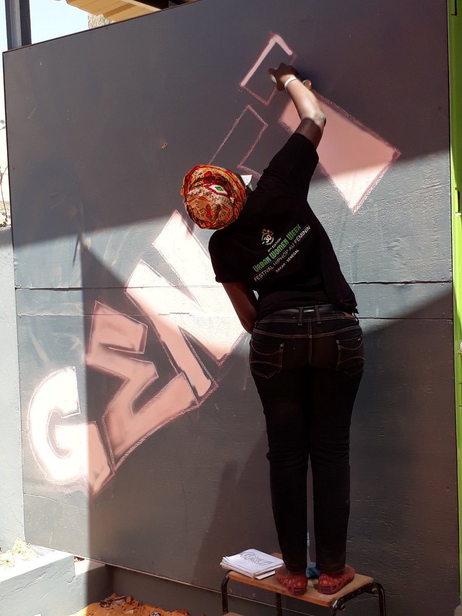InaNFThiam's tweet photo. #Graffiti en cour avec delfine et Ebene
#uww
#HipHopGalsen
#GenjiHipHop
#HipHop
#kebetu
#ProgrammeCulturel https://t.co/MOUoZvoDf9