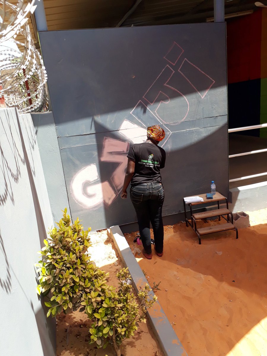 InaNFThiam's tweet photo. #Graffiti en cour avec delfine et Ebene
#uww
#HipHopGalsen
#GenjiHipHop
#HipHop
#kebetu
#ProgrammeCulturel https://t.co/MOUoZvoDf9