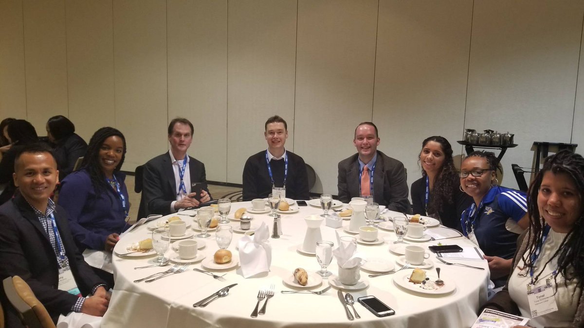 NASPA_IEKC's tweet photo. Food and fellowship with friends #IntlSymp18 #NASPA18 https://t.co/BGWe8PEwZU
